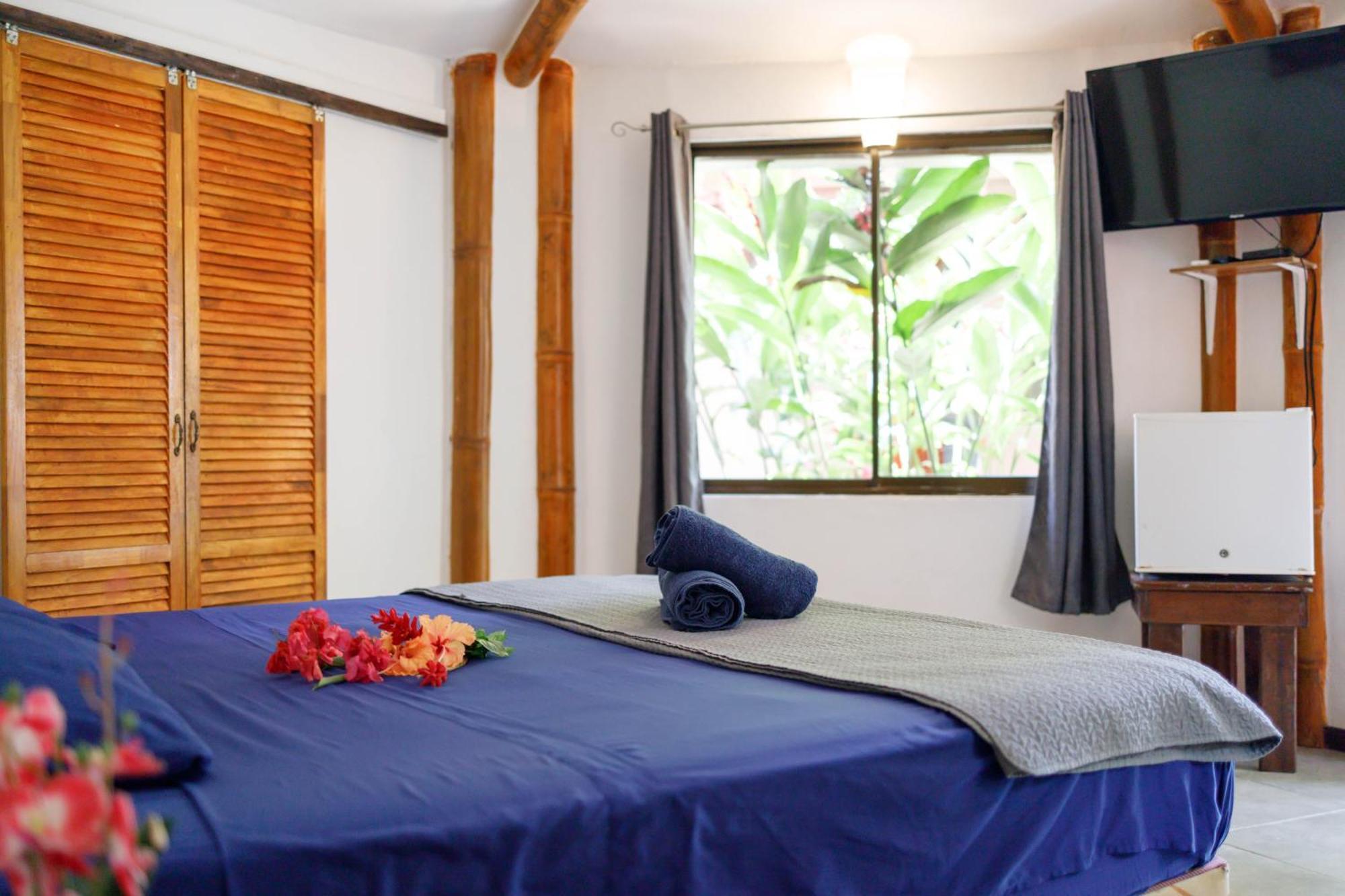 Bambutel Cocles Hotel *